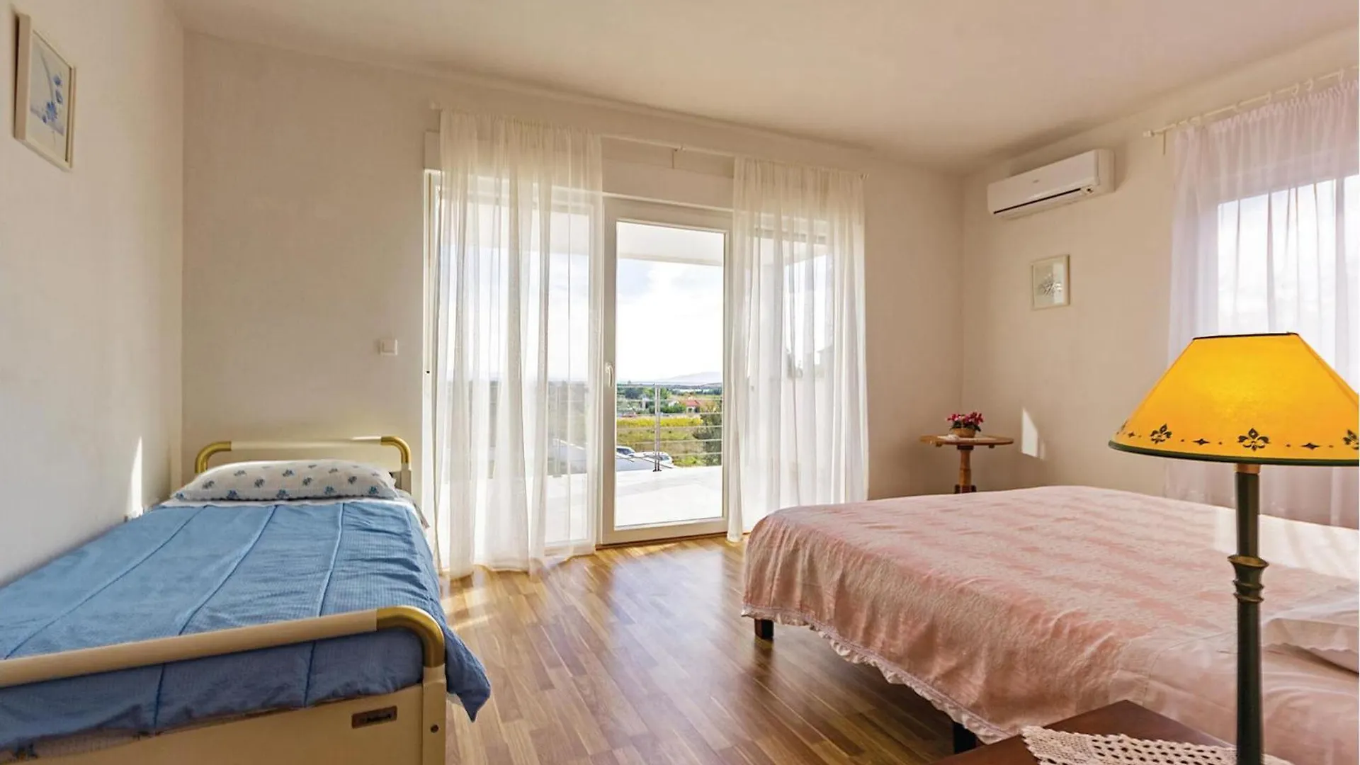 Beautiful Home In Liznjan With Kitchen Holiday home