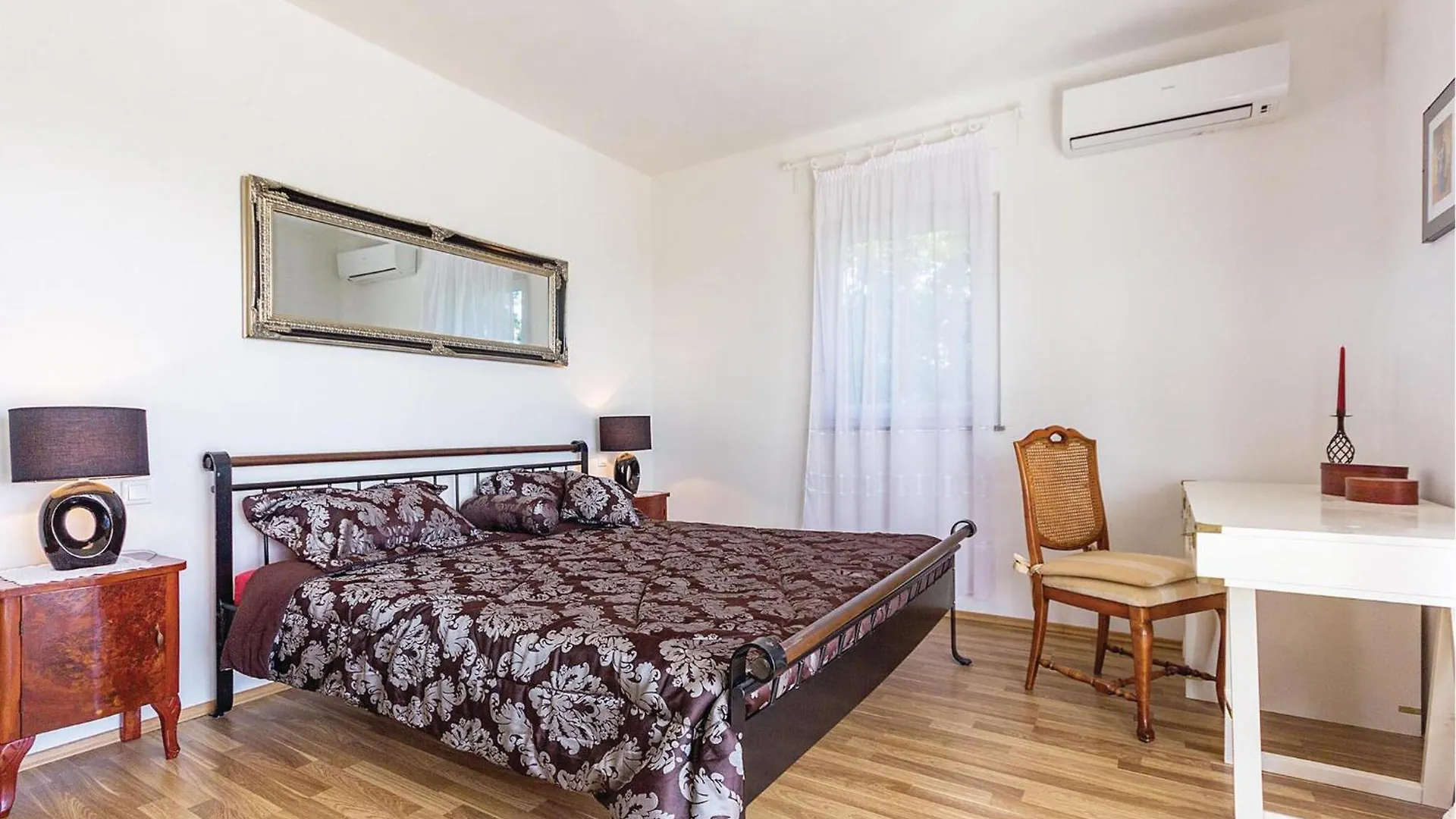 Beautiful Home In Liznjan With Kitchen Holiday home