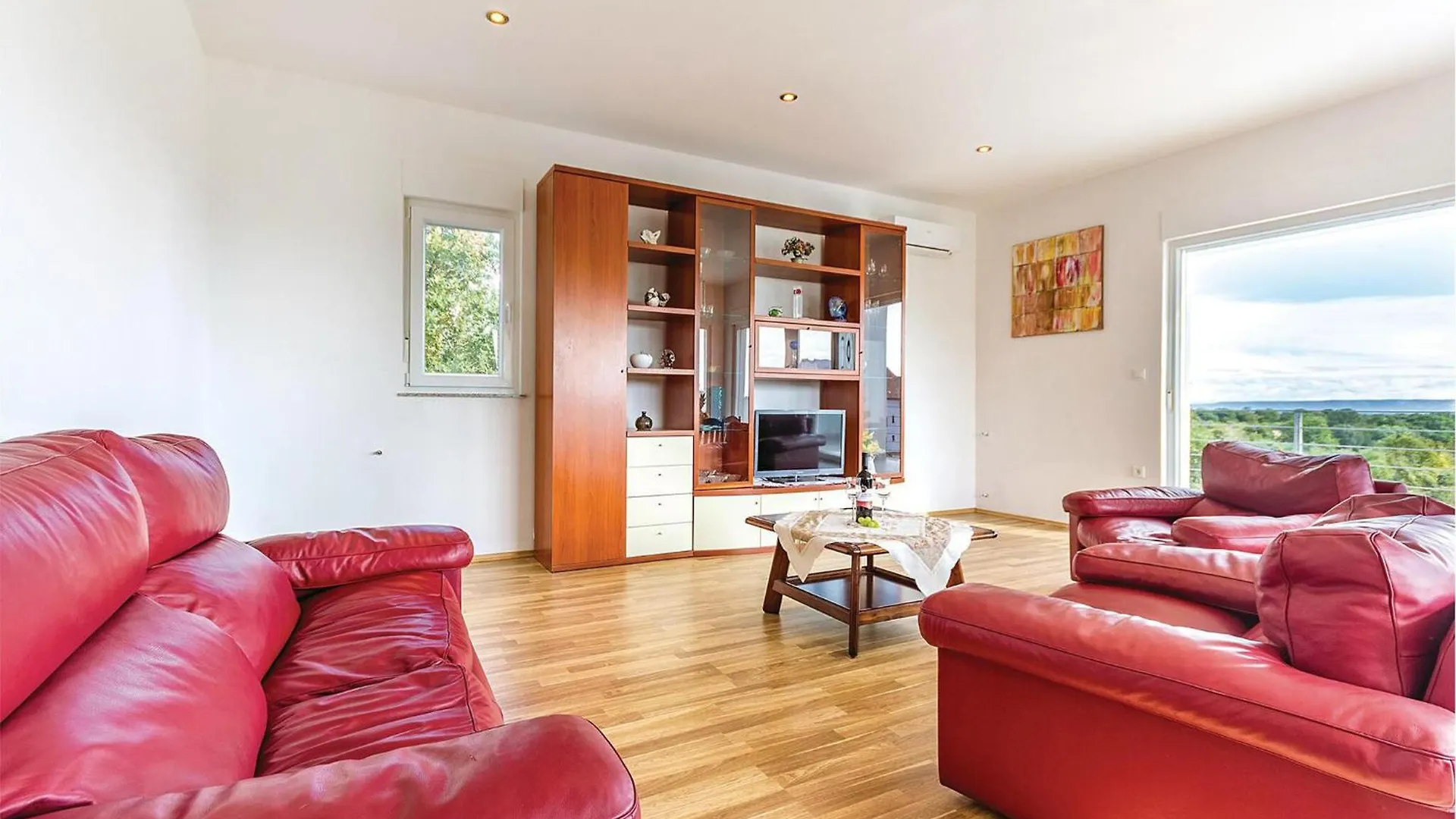 Beautiful Home In Liznjan With Kitchen Holiday home