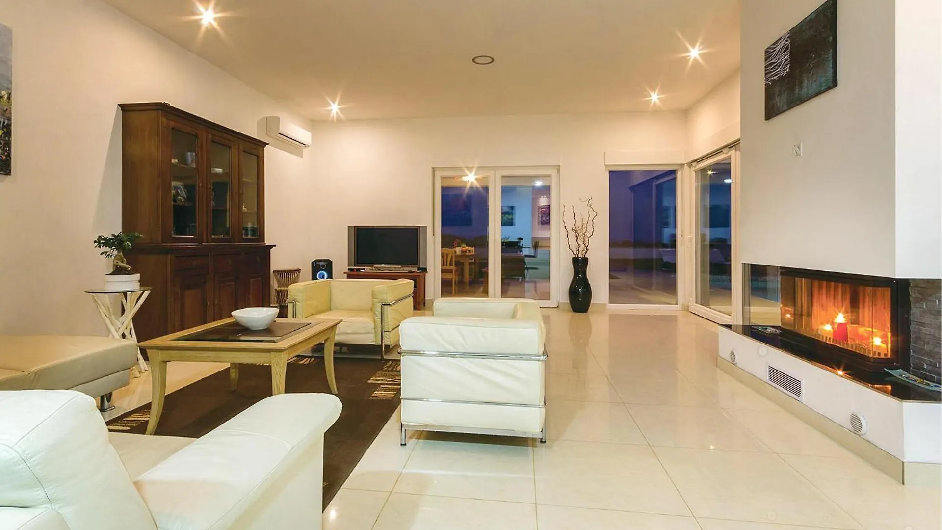 Beautiful Home In Liznjan With Kitchen
