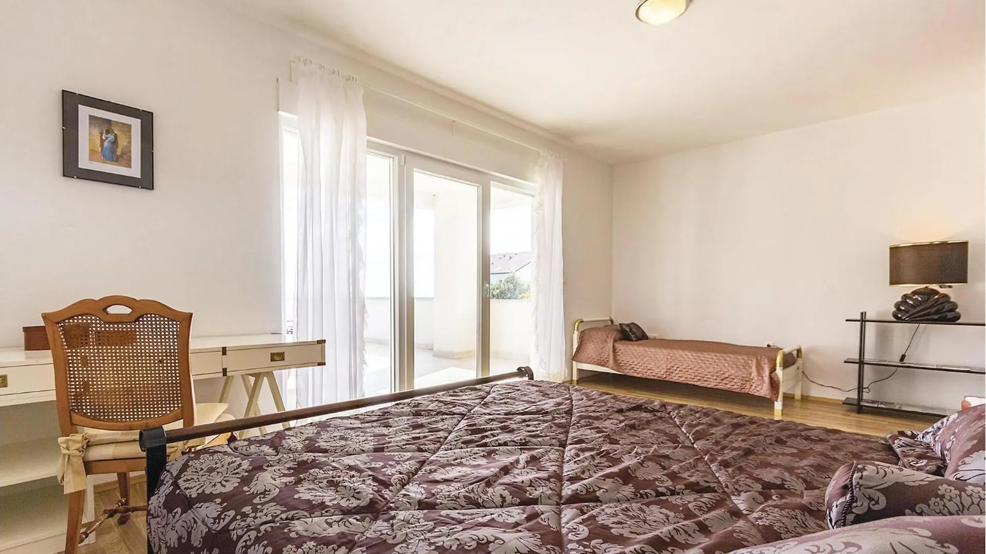 Beautiful Home In Liznjan With Kitchen 0*,