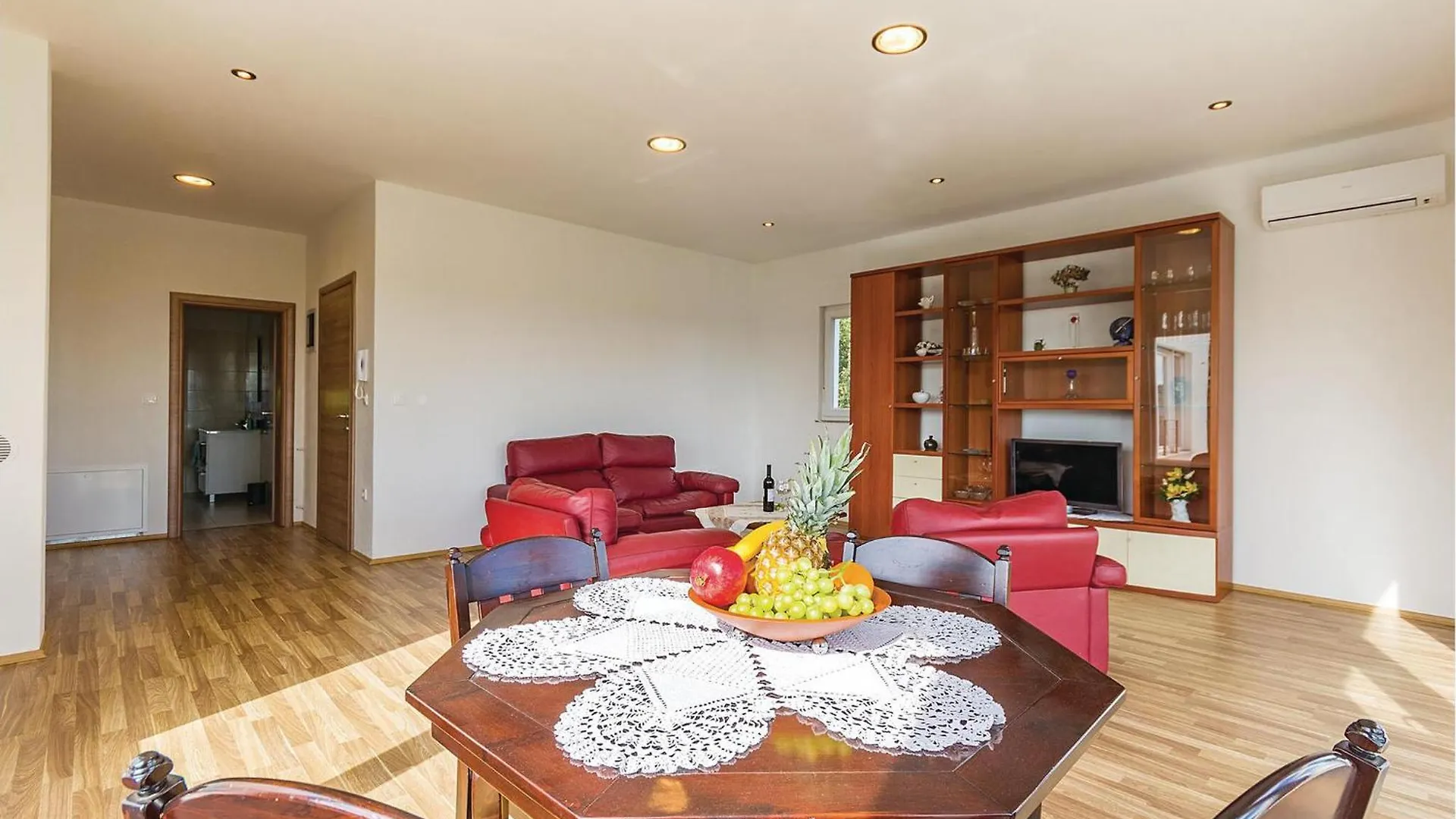 Beautiful Home In Liznjan With Kitchen Holiday home