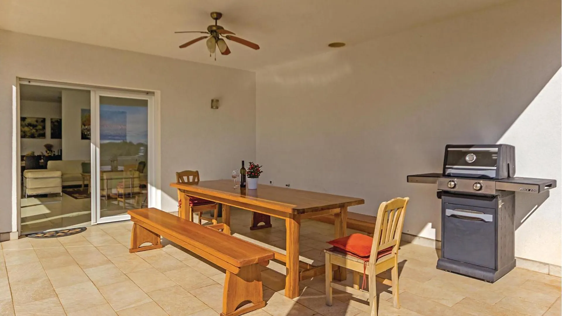 Beautiful Home In Liznjan With Kitchen