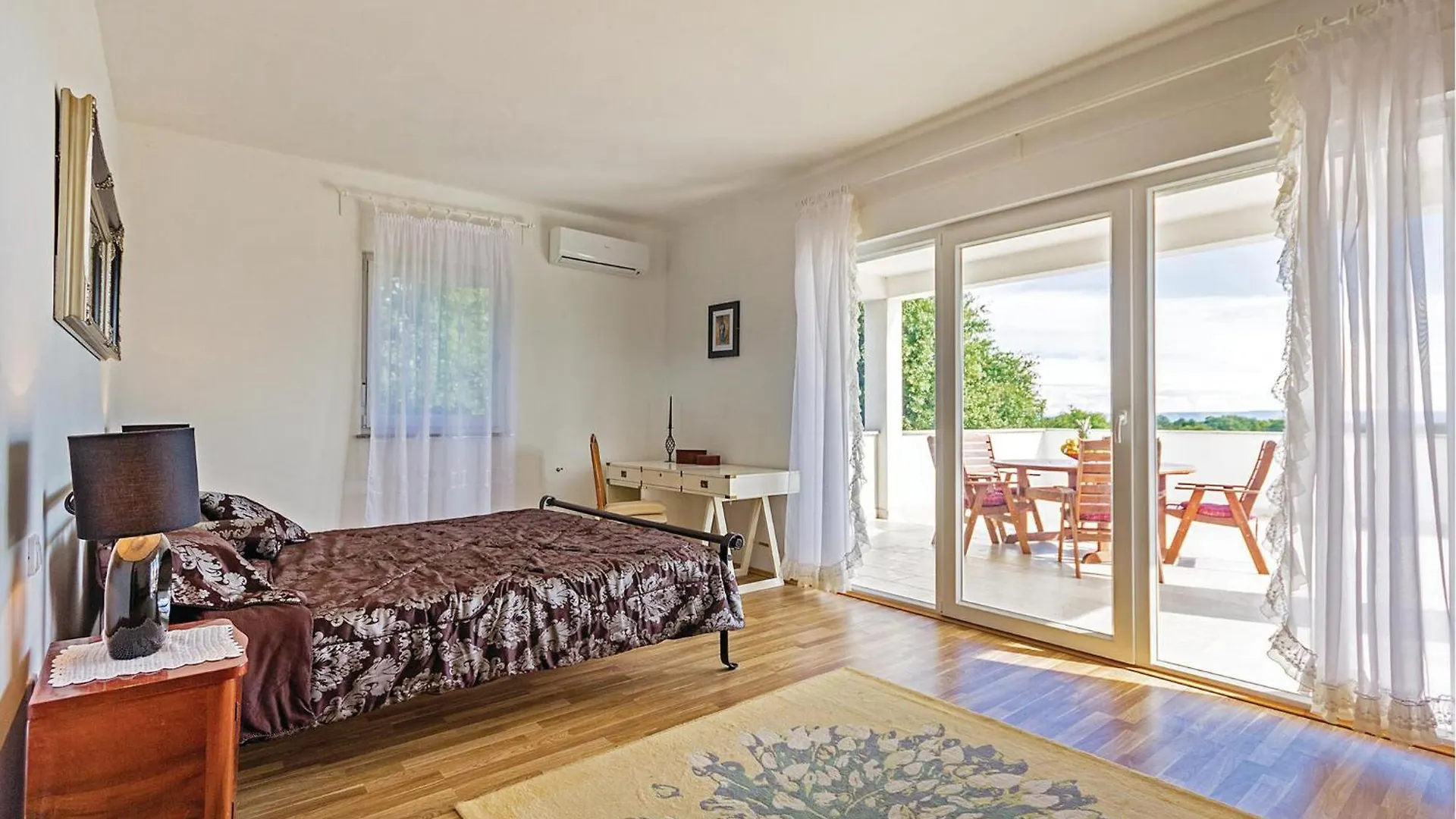 Beautiful Home In Liznjan With Kitchen 0*,
