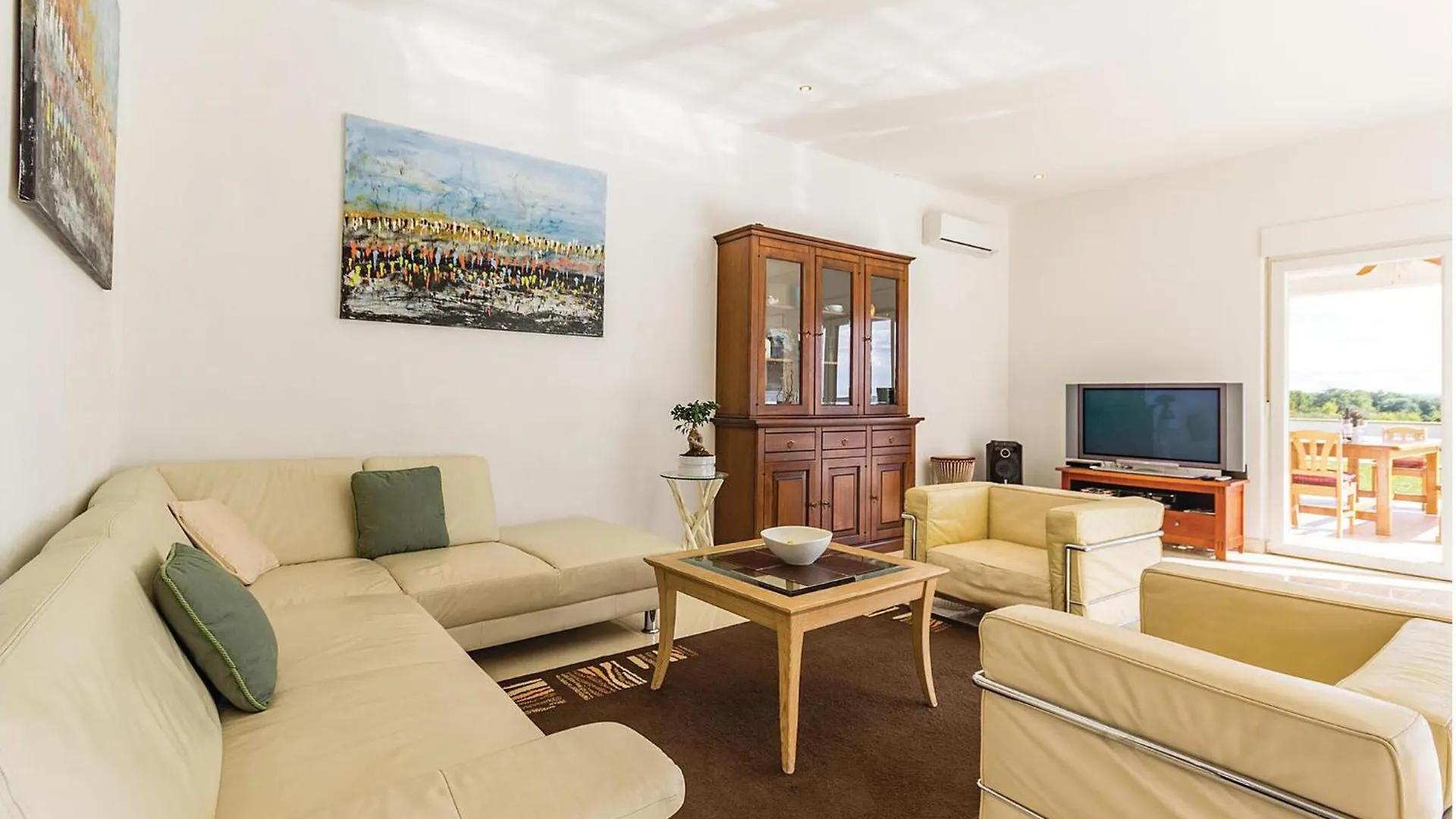 Beautiful Home In Liznjan With Kitchen