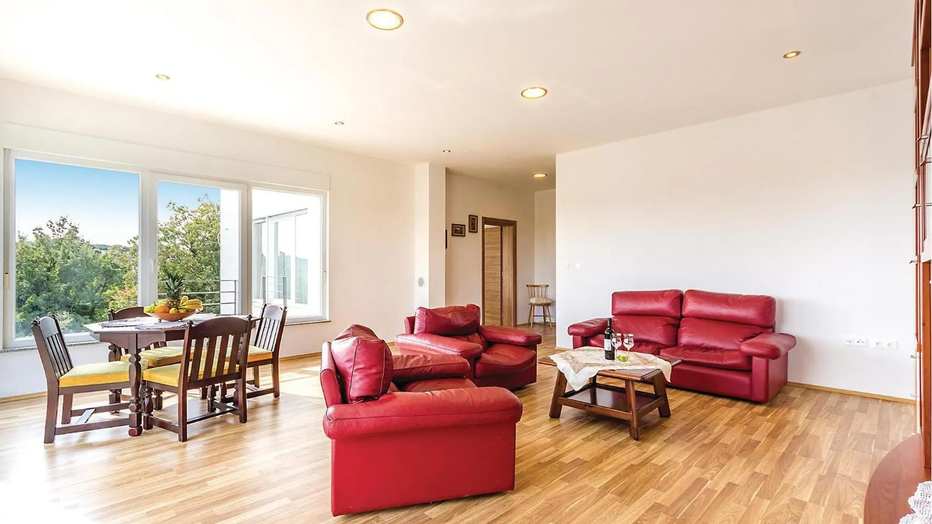Beautiful Home In Liznjan With Kitchen