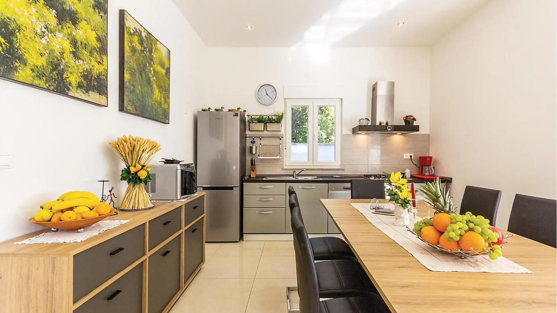 Beautiful Home In Liznjan With Kitchen Holiday home